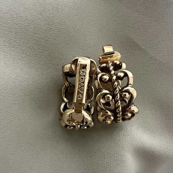 Vintage NEW Avon French Filigree Antique Gold Tone Clip On Hoops Earrings Signed - Picture 5 of 10